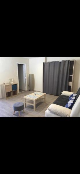 Villeneuve les avignon,proche Avignon, beau studio